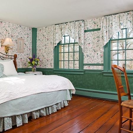 Stonecroft Country Inn Ледярд Сентър Екстериор снимка