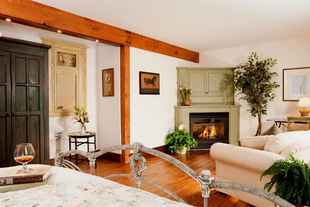 Stonecroft Country Inn Ледярд Сентър Екстериор снимка